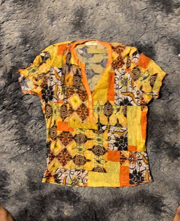 VIE NOCTURNE PARIS Patchwork Print V-Ausschnitt Bluse