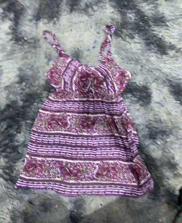 Lila Paisleymuster Sommerkleid