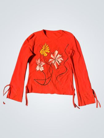 Rotes Langarmshirt mit floralem Druck