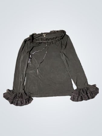 Schwarzes Langarmoberteil mit Rüschenärmeln und Dekolleté
