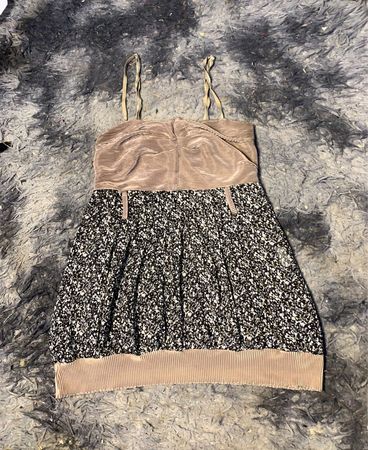 Blumenmusterkleid mit pinkem Top