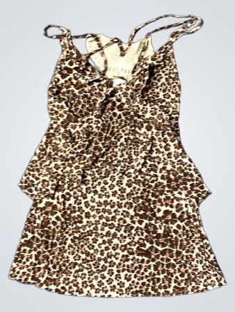 Tiered Kleid mit Leopardenmuster und Schmetterlingsdetail