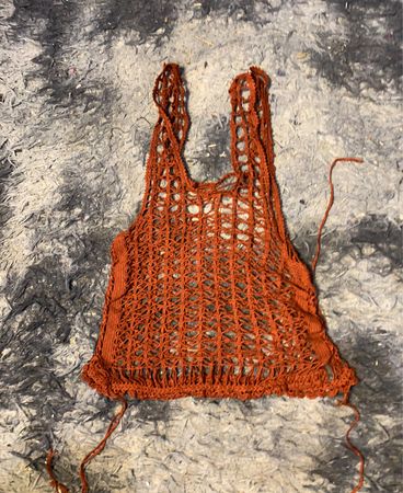 Orangenes gestricktes Tanktop