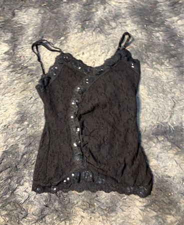 Schwarze Spitzen-Top mit Pailletten