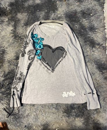 Grau Langarmshirt mit Herzdesign