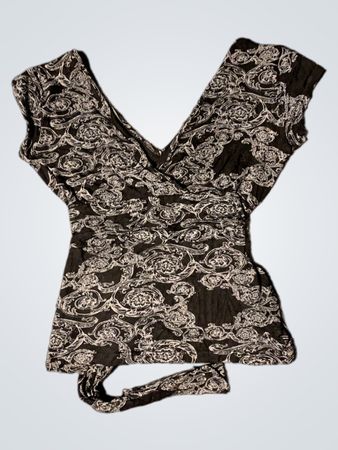 Ärmelloses Wickeloberteil mit Schwarz-Weiß-Muster