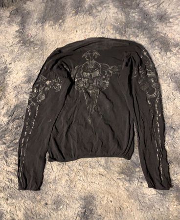 Schwarzes Langarmshirt mit grafischem Druck