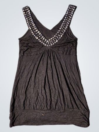 Schwarzes Tanktop mit verzierten Trägern