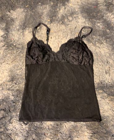 Schwarz Spitzensaum-Cami
