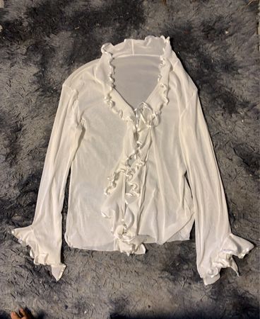Weiße Rüschenshirt aus durchscheinendem Stoff