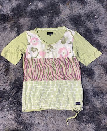 SOUVENIR Damen Grünes Blumenmuster T-Shirt