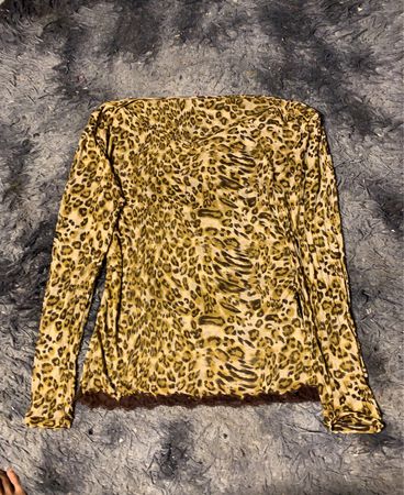 Leopardenmuster Langarmtop mit Fellbesatz