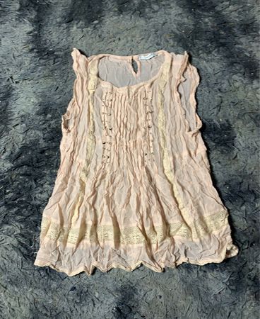 Top mit rosa Spitzenbesatz