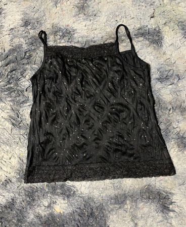 Schwarzes Spitzenbesatz-Camisole mit Glitzerdetails
