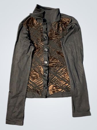 Schwarzes Rollkragenoberteil mit Samt-Detail