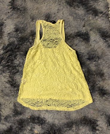 Gelbes Spitzen-Tanktop