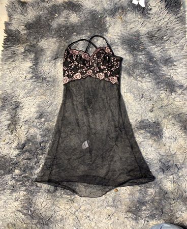 Schwarze Spitzen-Chemise