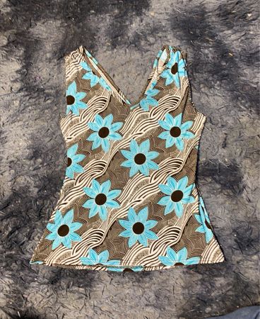 Blaues Blumenmuster-Tanktop