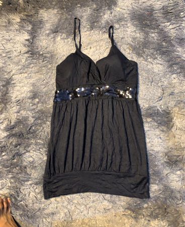 Schwarzes Trägershirt mit Paillettenbund