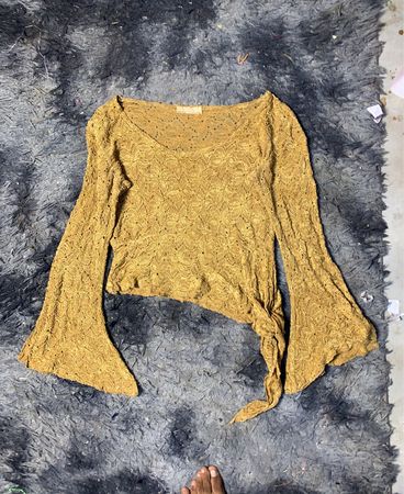 Goldene Spitze Glockenärmel-Bluse