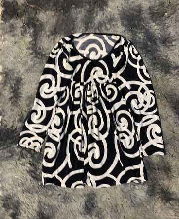 Schwarz-weißer Wirbelprint-Tunika-Top