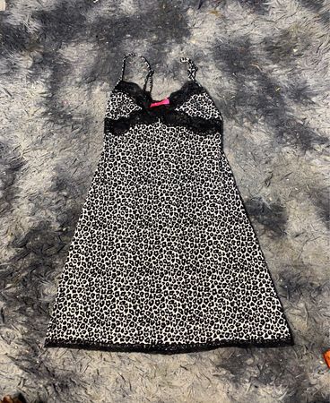 Leopardenmuster Slipkleid mit schwarzem Spitzenbesatz