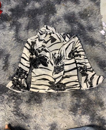 Durchsichtige Schwarz- und Weiß-Zebra- und Blumenmuster Langarm-Bluse