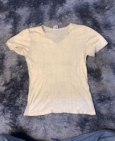 Weißes V-Ausschnitt T-Shirt