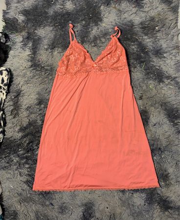 Korallen-Spitzenbesatz Nachtkleid