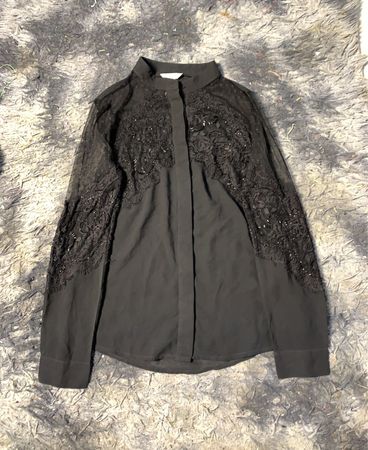 Schwarzes Spitzenverziertes Hemd mit Knopfleiste