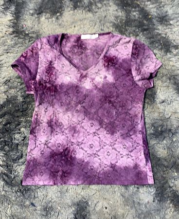 Lila Spitzen V-Ausschnitt T-Shirt
