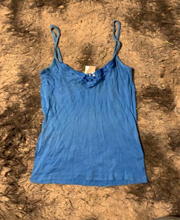 Blaue Spaghettiträgershirt mit Spitzenbesatz