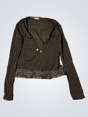 18.AUG Schwarzes Langarmtop mit Verzierungen und Rüschensaum