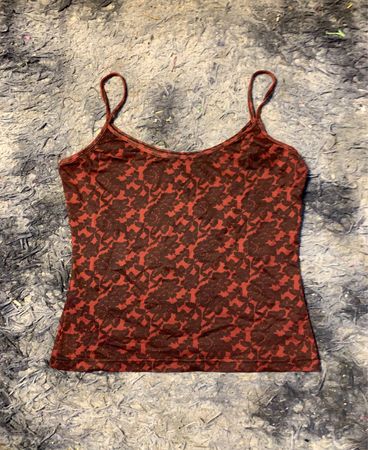 Rot und schwarzes Blumendruck-Camisole