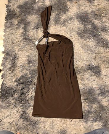 Braunes One-Shoulder-Minikleid