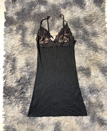 Schwarze Spitzenborte Chemise