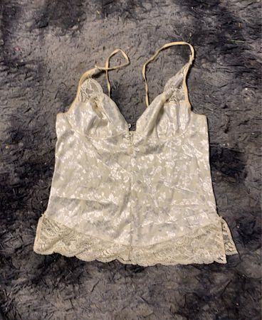 Cremiges Spitzenbesatz-Camisole