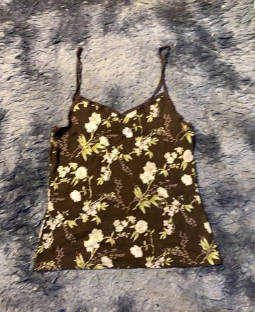 Braunes floral bedrucktes Trägershirt