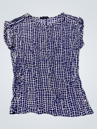 Blau-weiß kariertes T-Shirt