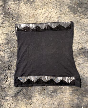 Schwarzes Tube-Top mit Pailletten