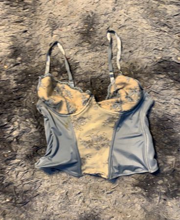 Blauer Korsett-Top mit Spitzen-Detail