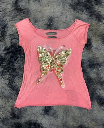 Rosa T-Shirt mit Schmetterlingsdesign