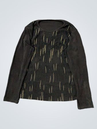 Schwarzes Langarmshirt mit vertikaler goldener Verzierung