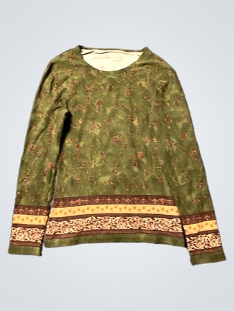 Grünes langärmliges Hemd mit floralem Muster und dekorativem Rand