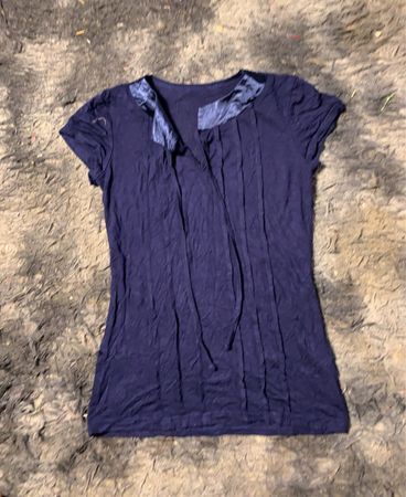 Marineblaues T-Shirt