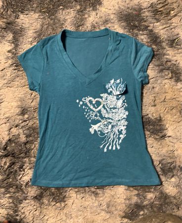 Türkises V-Ausschnitt T-Shirt mit grafischem Druck