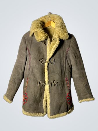 Manteau en shearling avec détails brodés