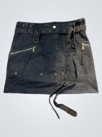 Schwarzer Cargo-Rock mit Gürtel
