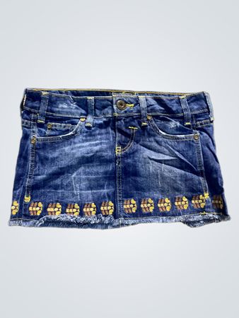 Blauer Denim-Rock mit floralem Stickerei