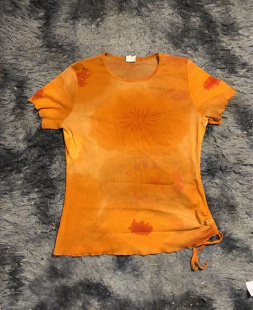 Oranges Mesh-T-Shirt mit Blumenmuster